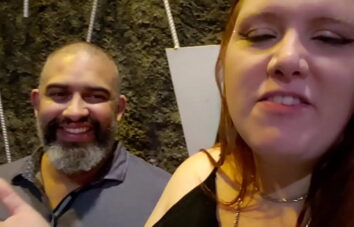 Fiz ménage na festa nudista na casa de swing