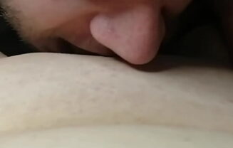 licks pussy
