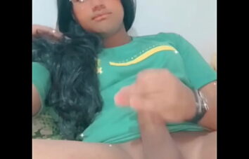 Luana trans batendo e gozando gostoso