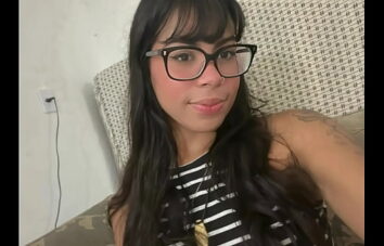 Vazou na net! Estudante universitária dando pro marido da professora.